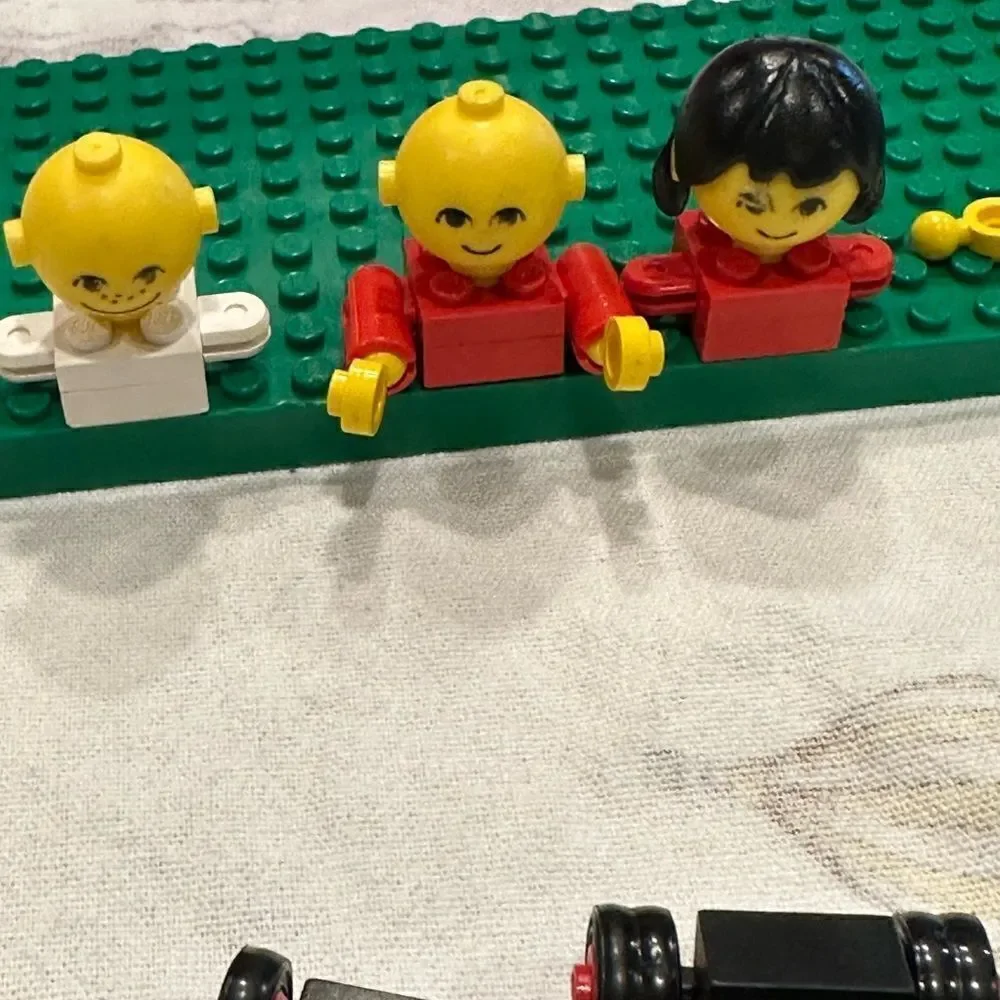 Lego Vintage 1970’s & 80’s  lot, rare pieces,lots of pieces